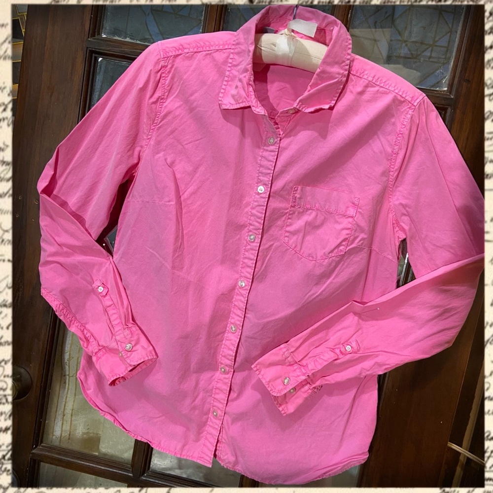 Long sleeve blouse with button on the front and cuff has a collar